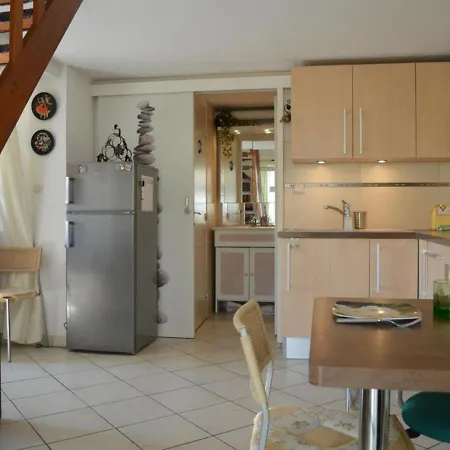 Holiday home Climatisee 3 Pieces, 6 Couchages Avec Terrasse, Piscine Et Parking A Saint-cyprien - Fr-1-225d-532 *