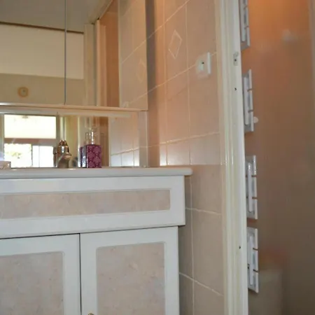 Holiday home Climatisee 3 Pieces, 6 Couchages Avec Terrasse, Piscine Et Parking A Saint-cyprien - Fr-1-225d-532