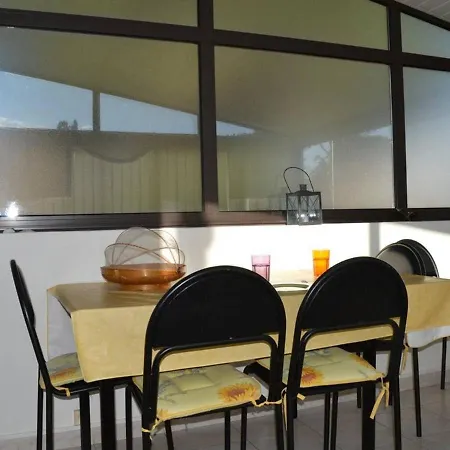 Climatisee 3 Pieces, 6 Couchages Avec Terrasse, Piscine Et Parking A Saint-cyprien - Fr-1-225d-532 Holiday home