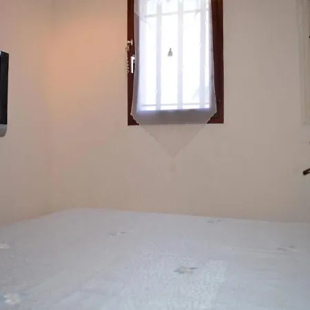 Climatisee 3 Pieces, 6 Couchages Avec Terrasse, Piscine Et Parking A Saint-cyprien - Fr-1-225d-532 Holiday home Saint-Cyprien (Pyrenees-Orientales)
